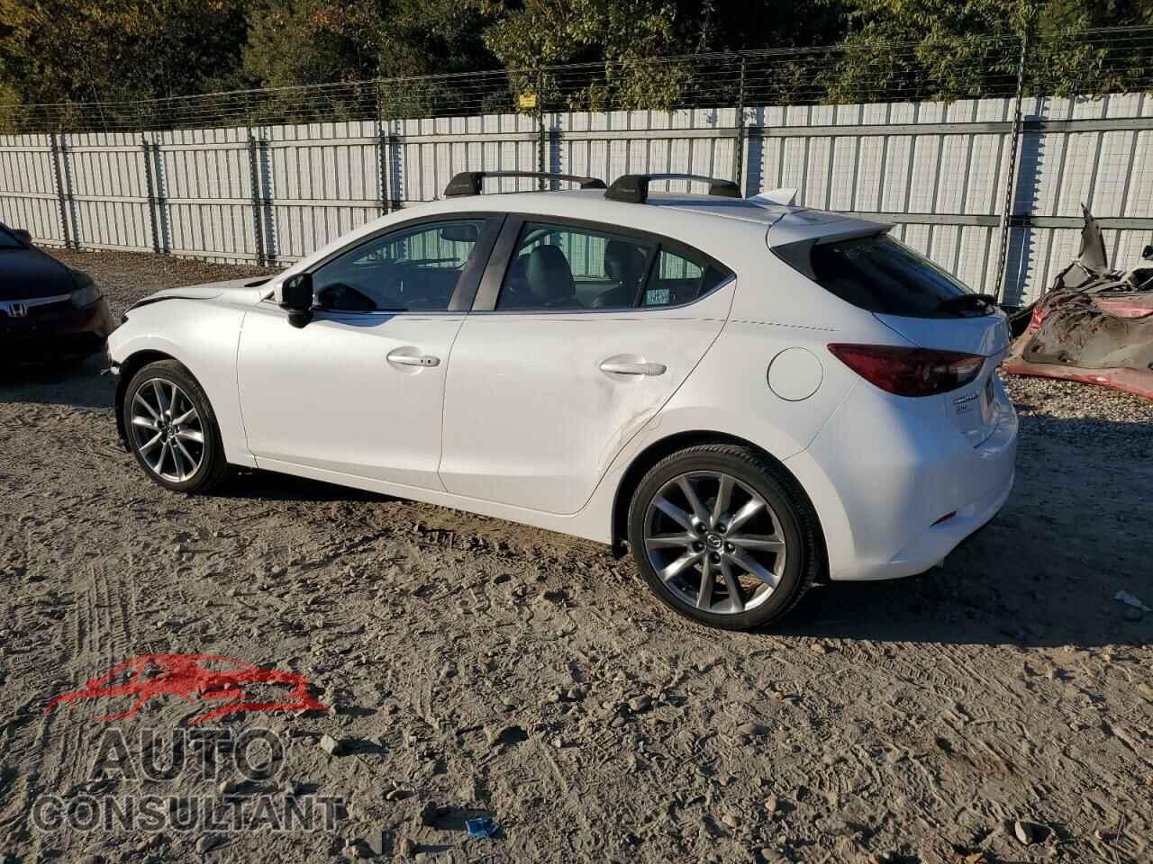 MAZDA 3 2018 - 3MZBN1M38JM164239