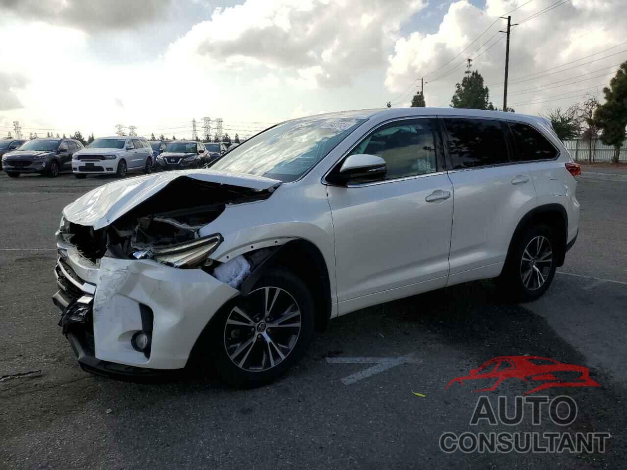 TOYOTA HIGHLANDER 2018 - 5TDBZRFH3JS489654