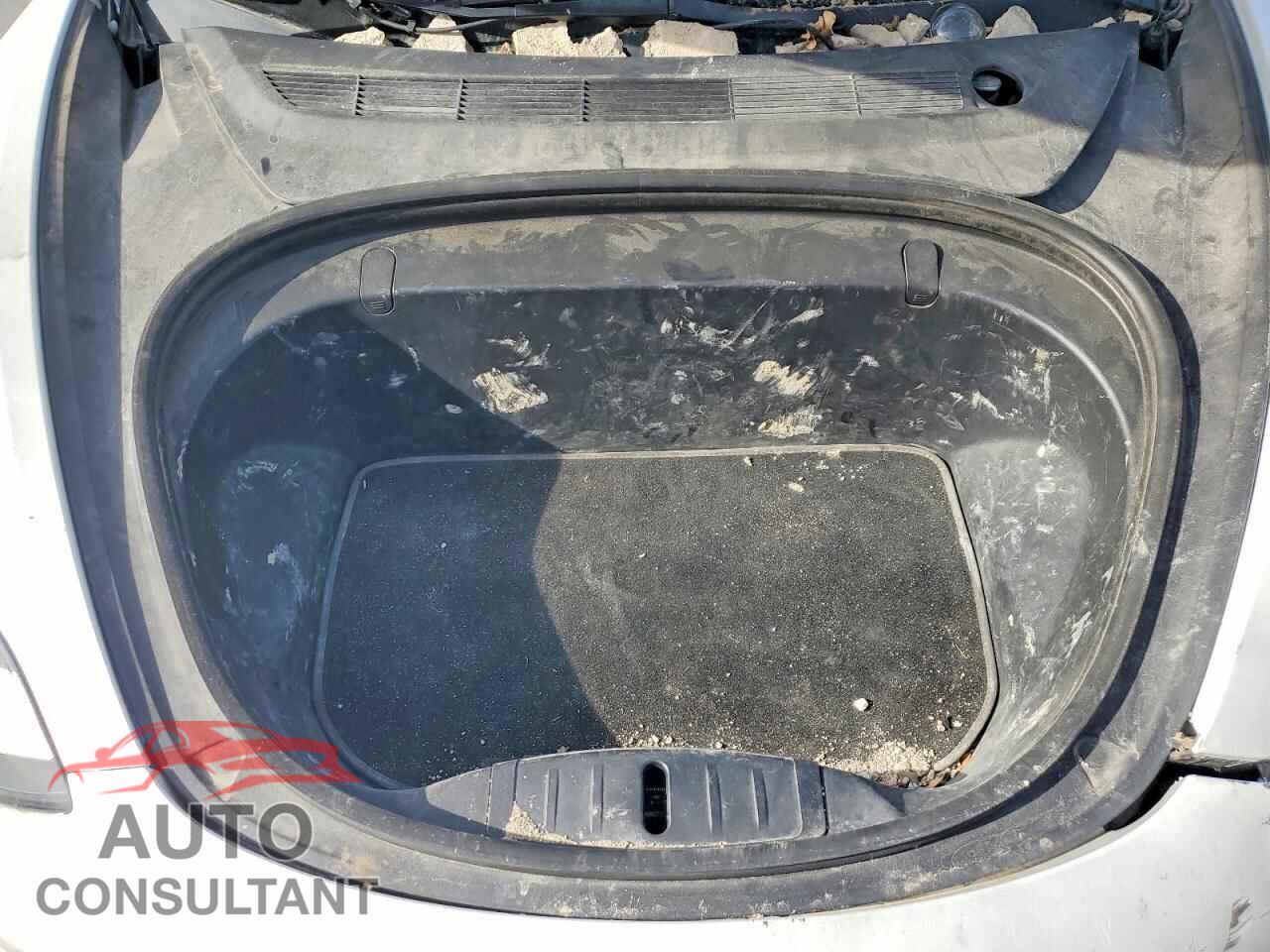 TESLA MODEL 3 2019 - 5YJ3E1EB2KF338177