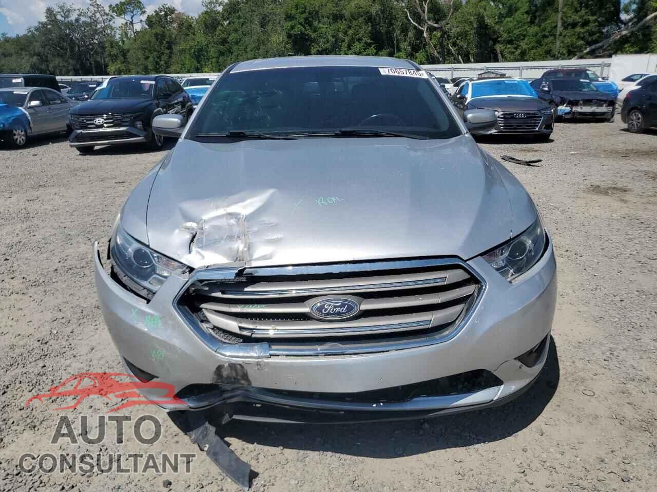 FORD TAURUS 2017 - 1FAHP2E86HG122542