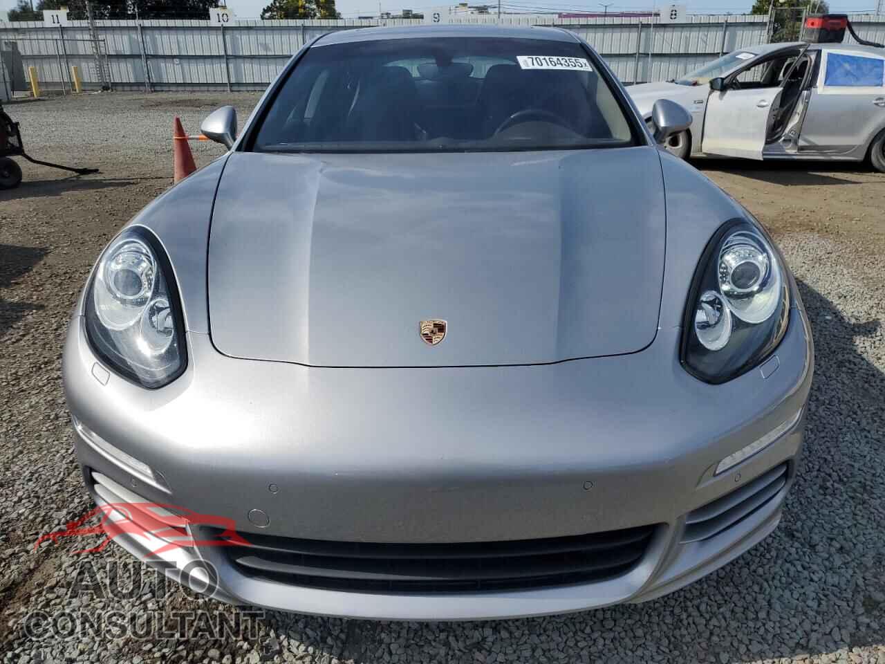 PORSCHE PANAMERA 2015 - WP0AA2A74FL002348