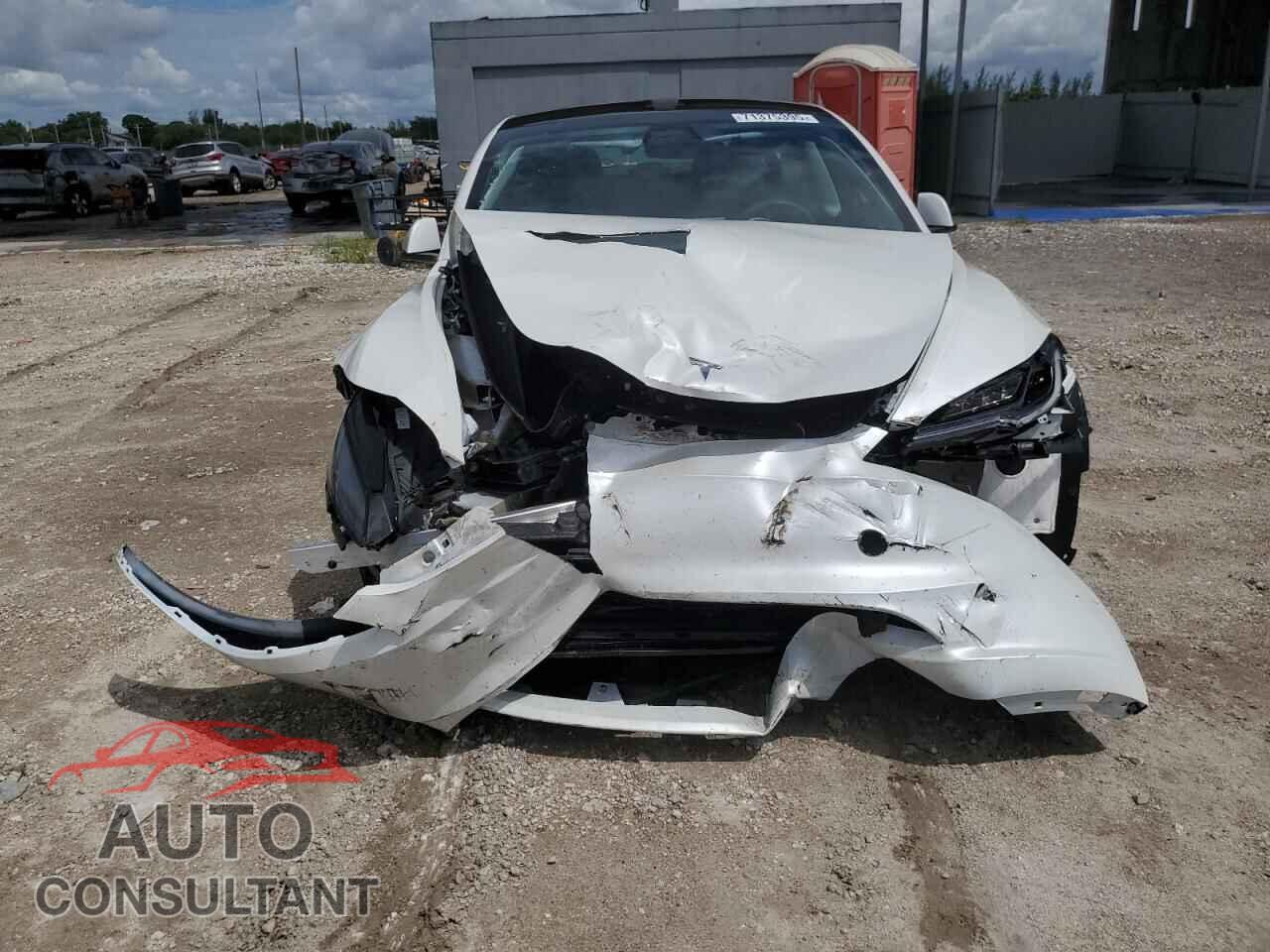 TESLA MODEL 3 2024 - 5YJ3E1EA4RF733219