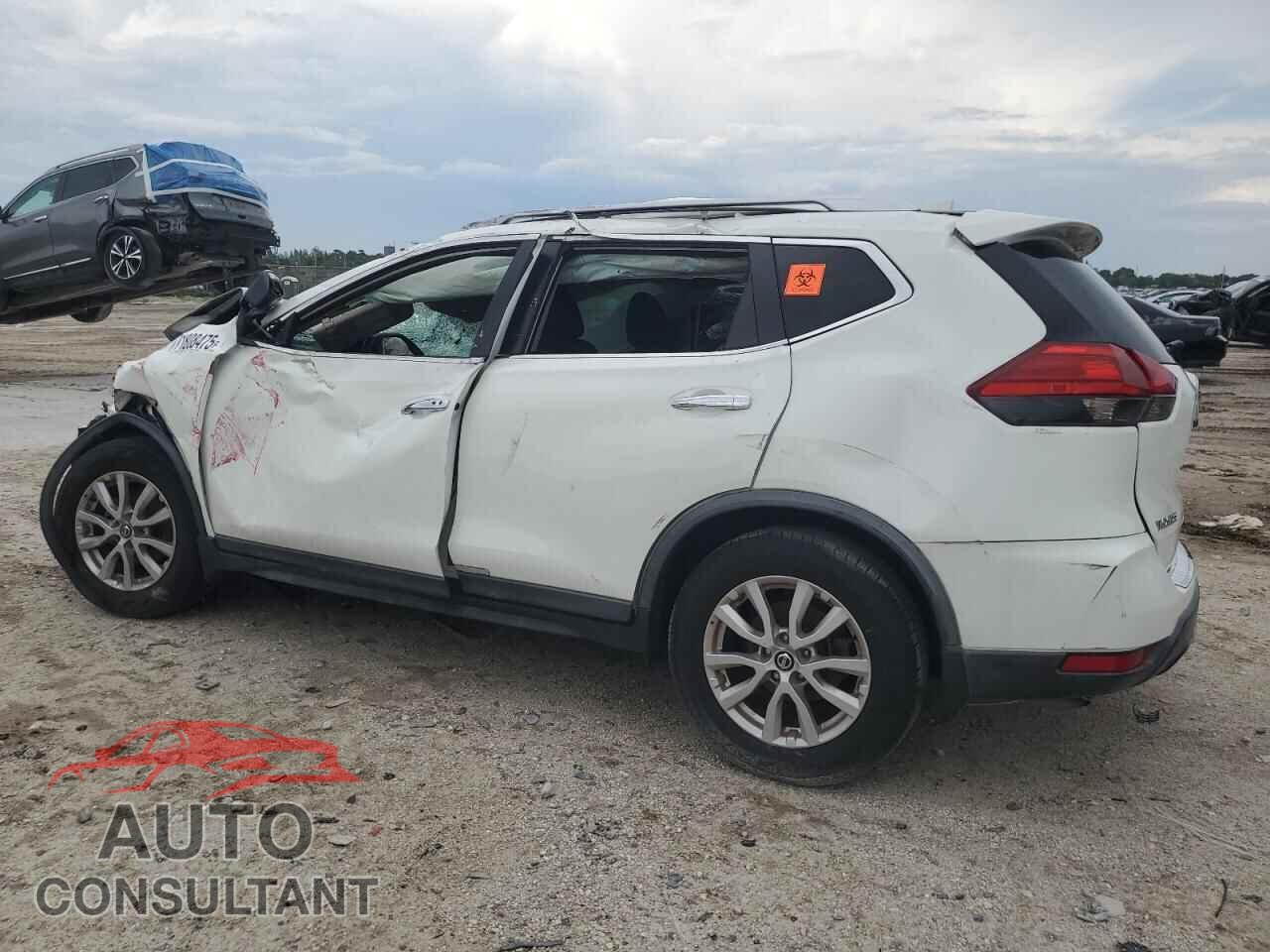 NISSAN ROGUE 2017 - KNMAT2MT0HP603710