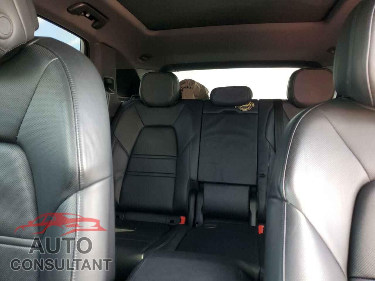 PORSCHE CAYENNE 2019 - WP1AA2AY1KDA10242