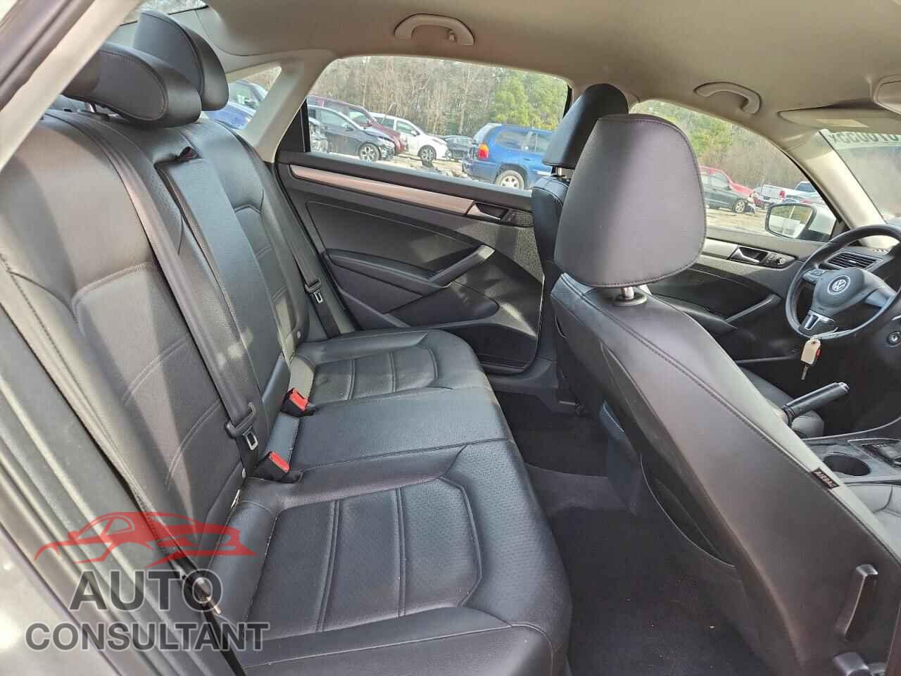 VOLKSWAGEN PASSAT 2014 - 1VWAP7A35EC002749
