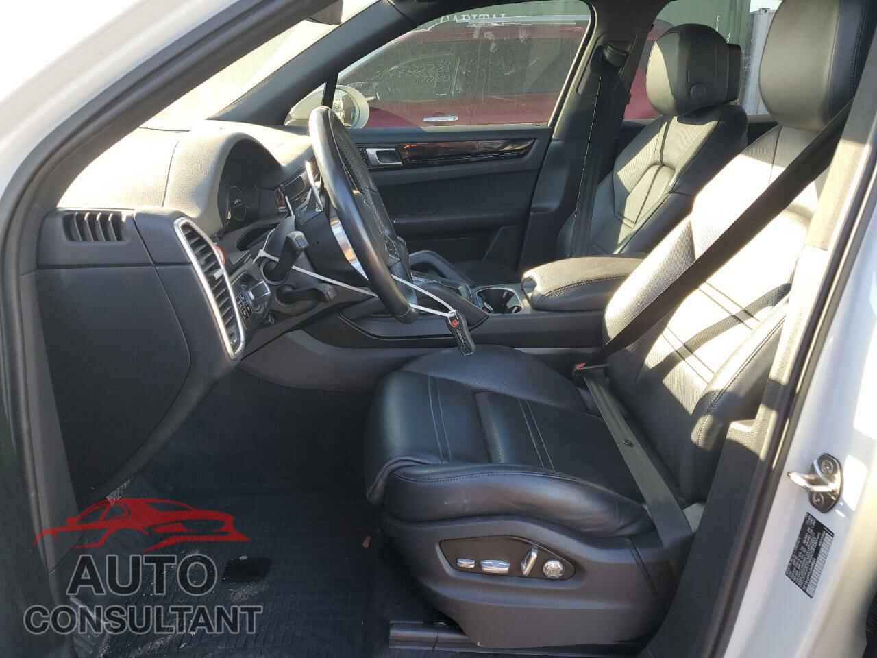 PORSCHE CAYENNE 2020 - WP1AA2AY2LDA03544