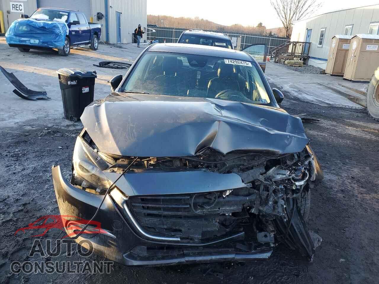 MAZDA 3 2018 - 3MZBN1W36JM178458