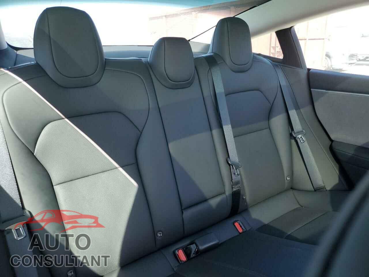 TESLA MODEL 3 2024 - 5YJ3E1EAXRF766077