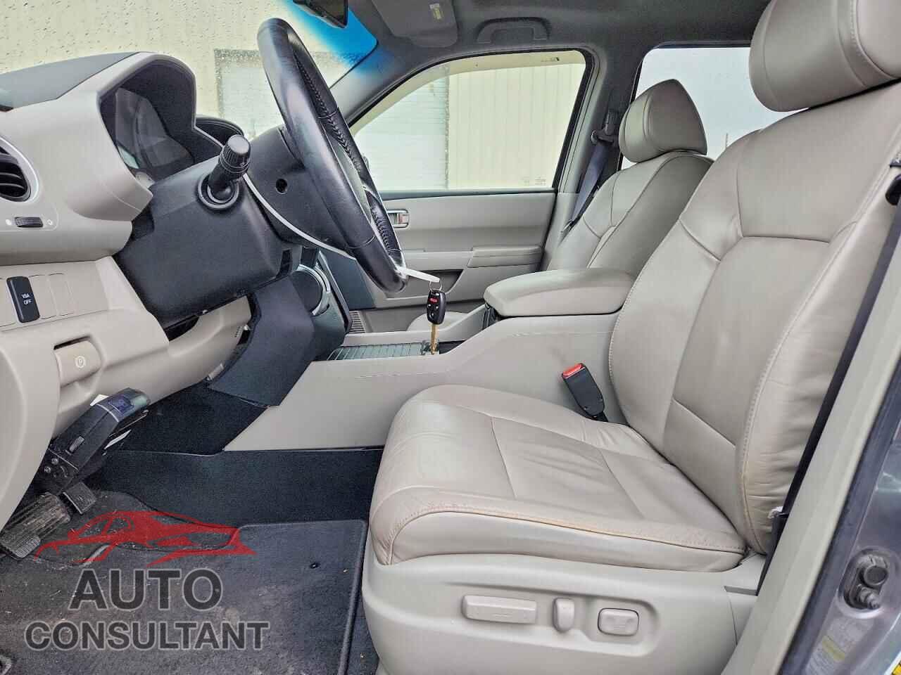 HONDA PILOT 2009 - 5FNYF485X9B043221