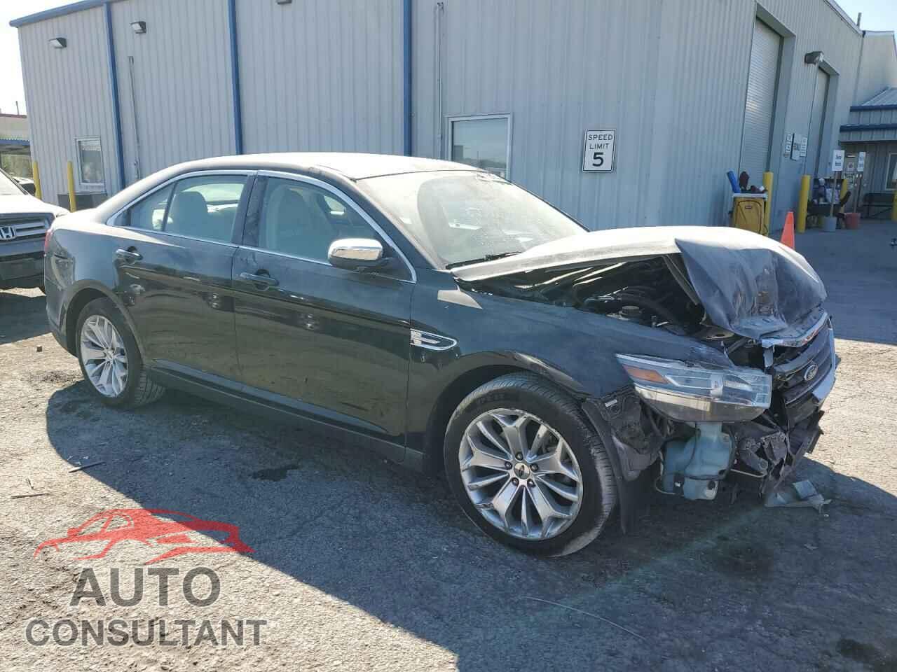 FORD TAURUS 2018 - 1FAHP2F82JG110313