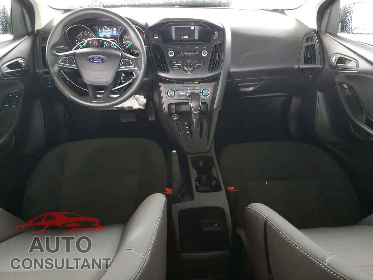 FORD FOCUS 2017 - 1FADP3E23HL219883