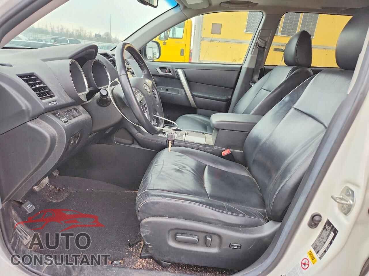 TOYOTA HIGHLANDER 2013 - 5TDBK3EH9DS218377