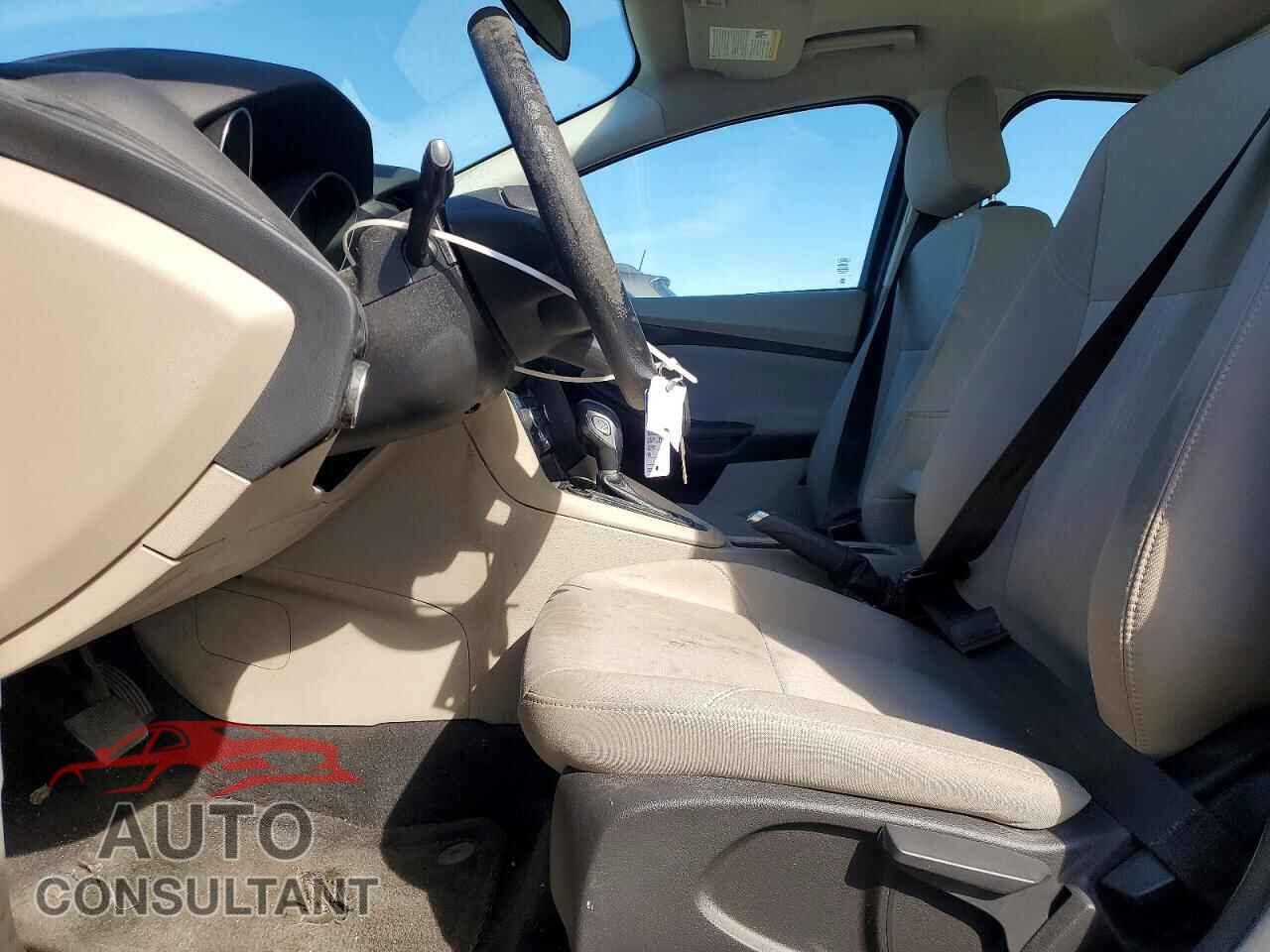 FORD FOCUS 2018 - 1FADP3FE0JL205504