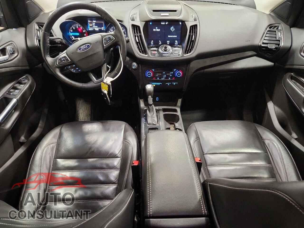 FORD ESCAPE 2017 - 1FMCU9JD9HUC06165