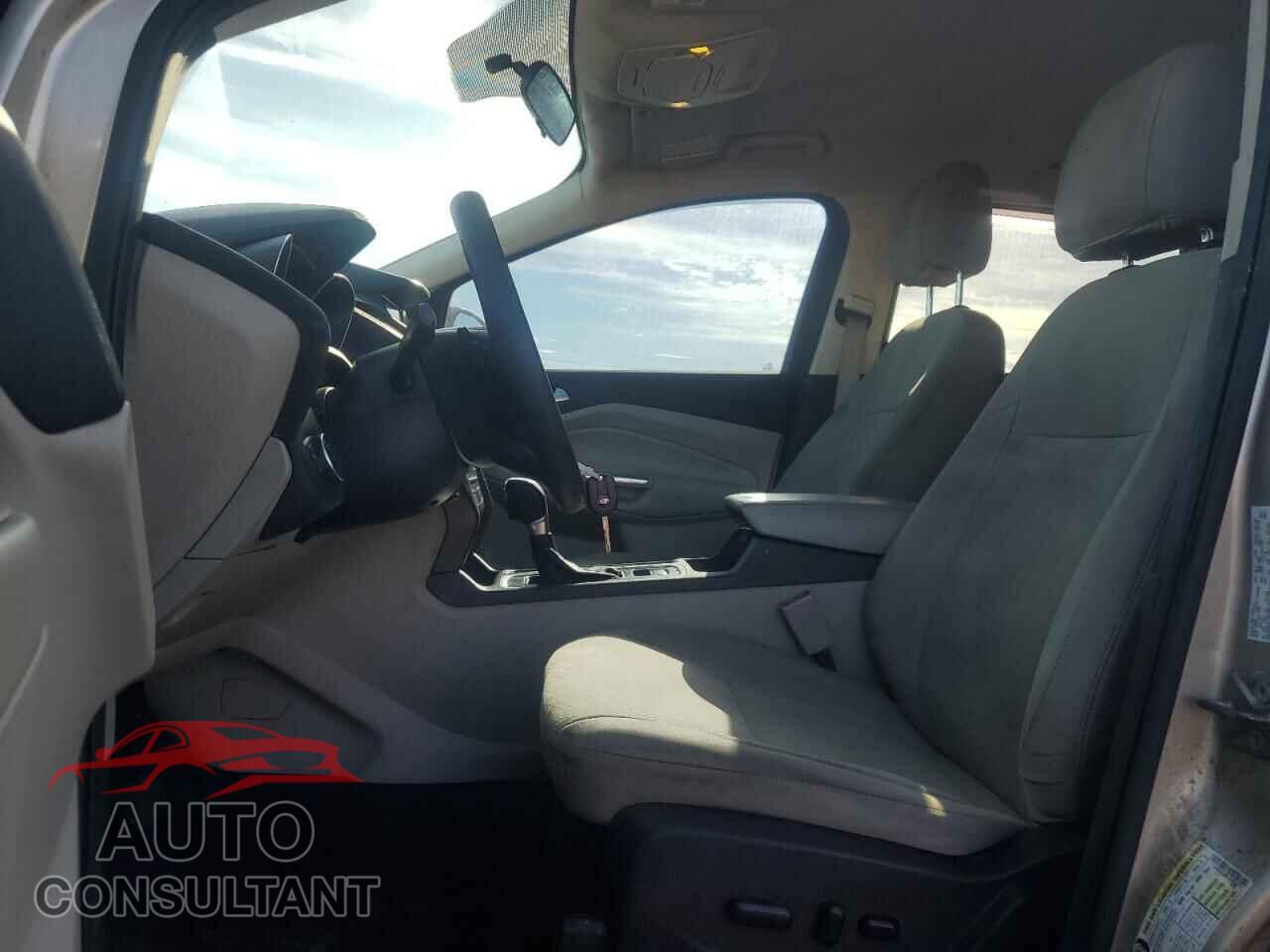 FORD ESCAPE 2017 - 1FMCU0GD1HUE96775