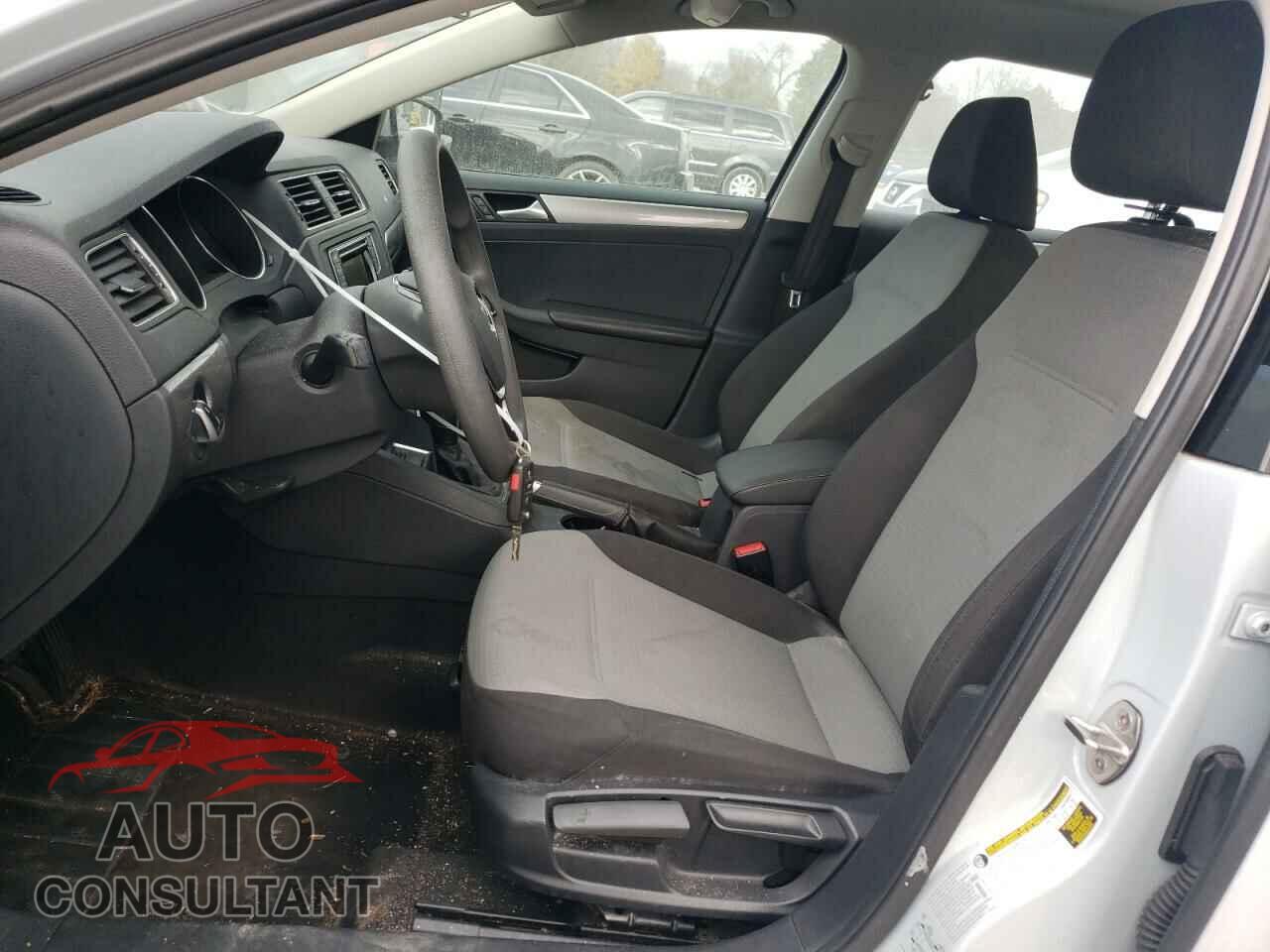 VOLKSWAGEN JETTA 2017 - 3VW2B7AJ7HM237870