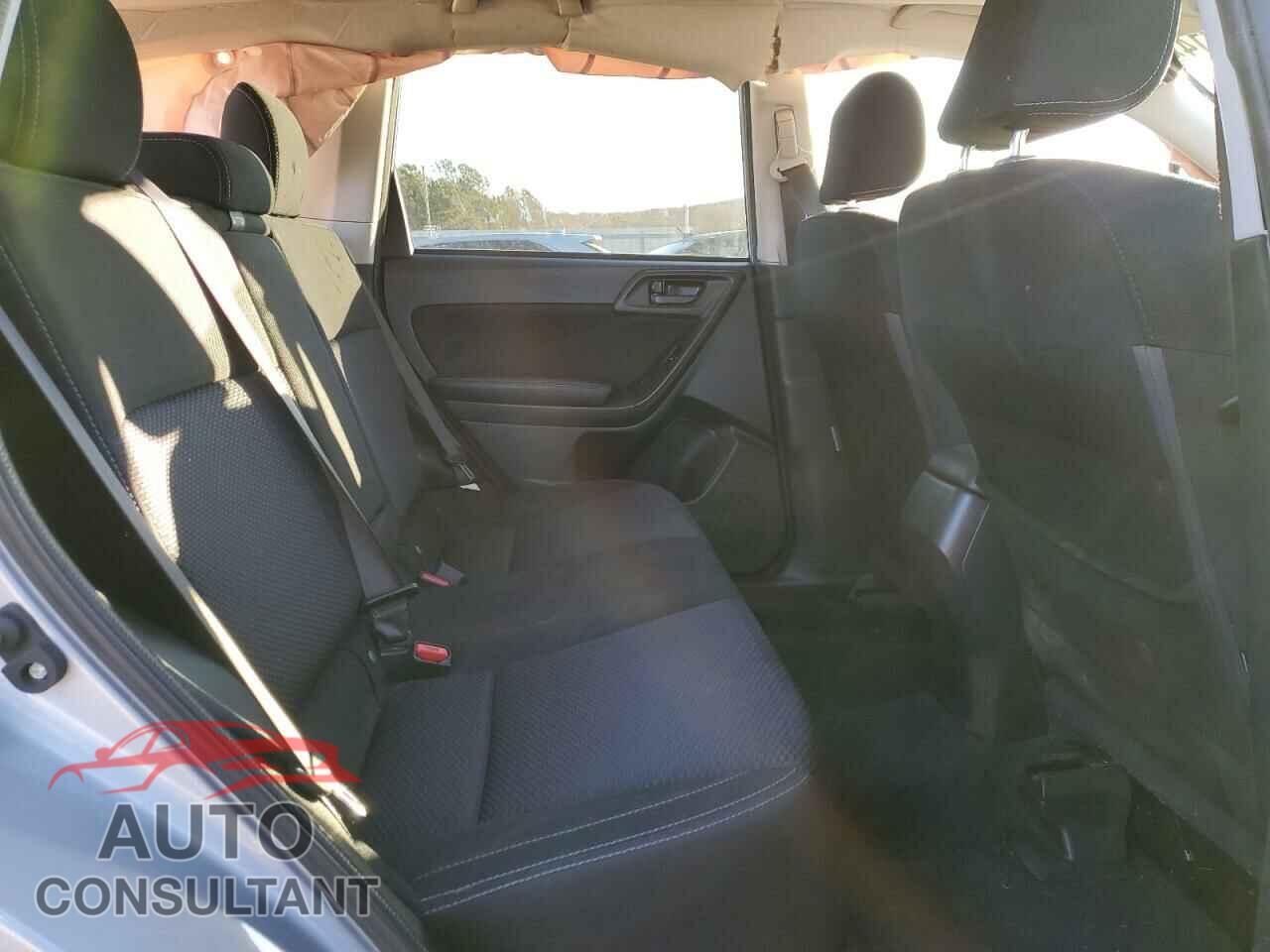 SUBARU FORESTER 2018 - JF2SJAEC0JH564170