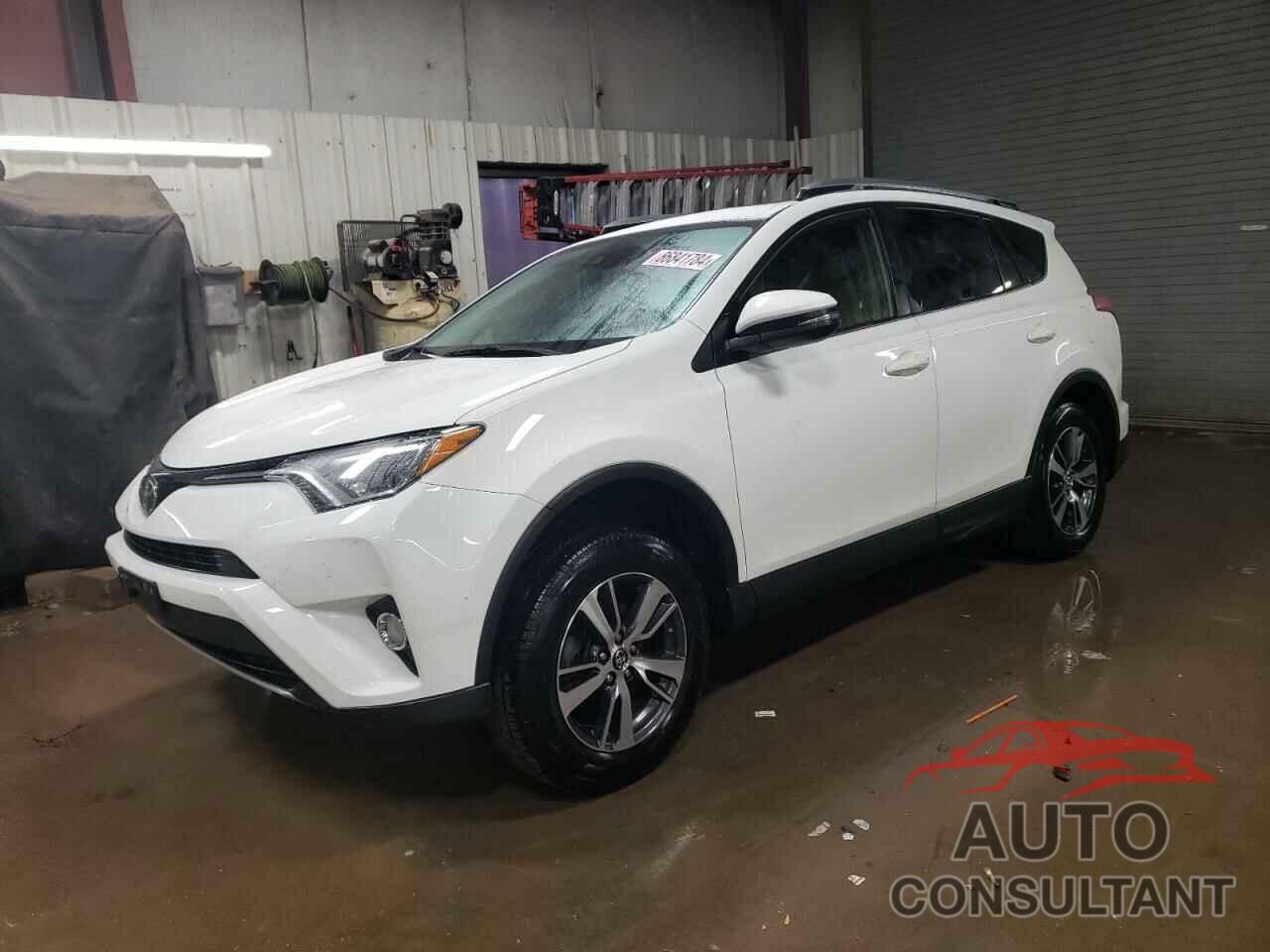 TOYOTA RAV4 2017 - JTMWFREV0HJ106617