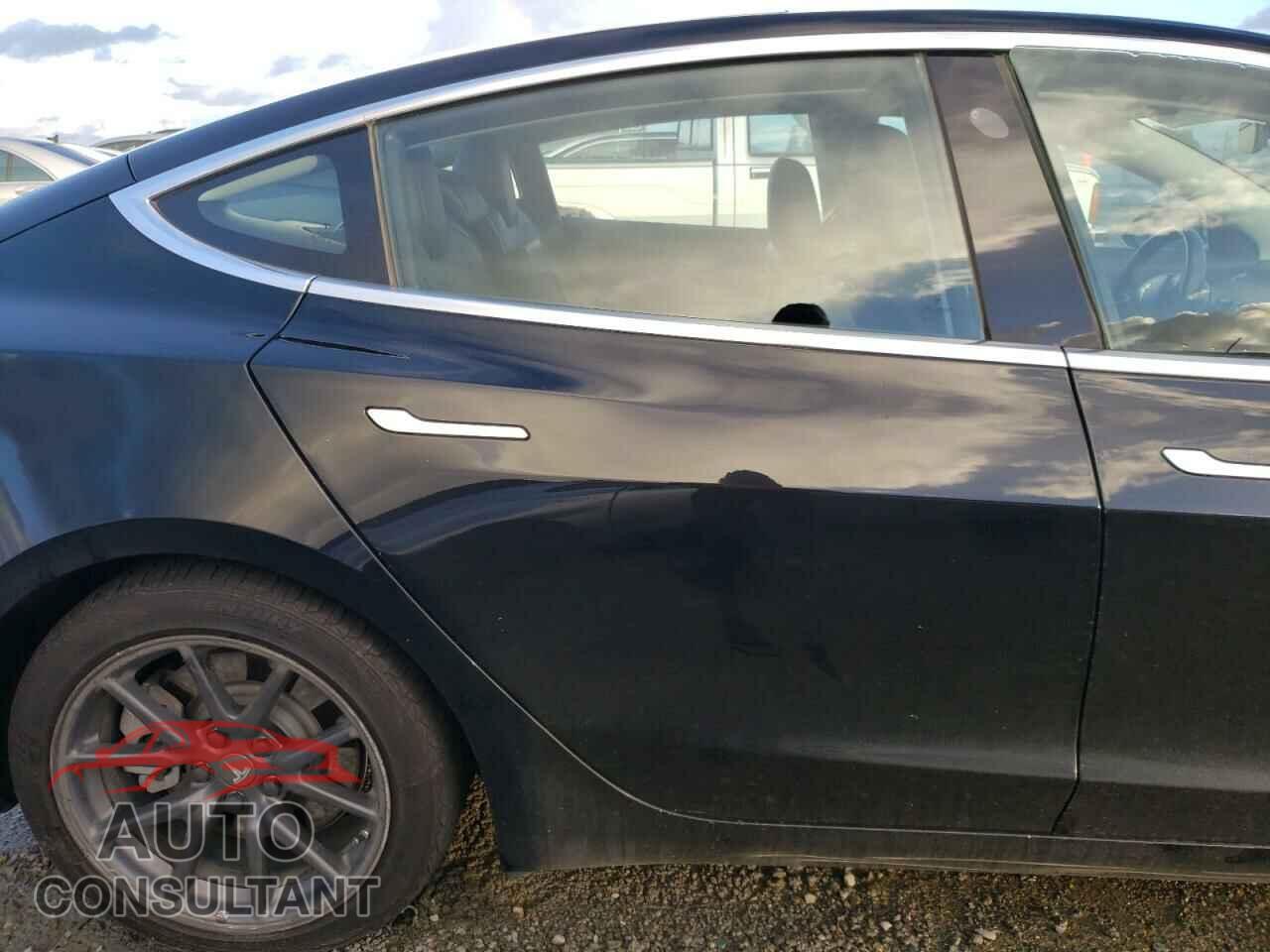 TESLA MODEL 3 2018 - 5YJ3E1EA0JF052060