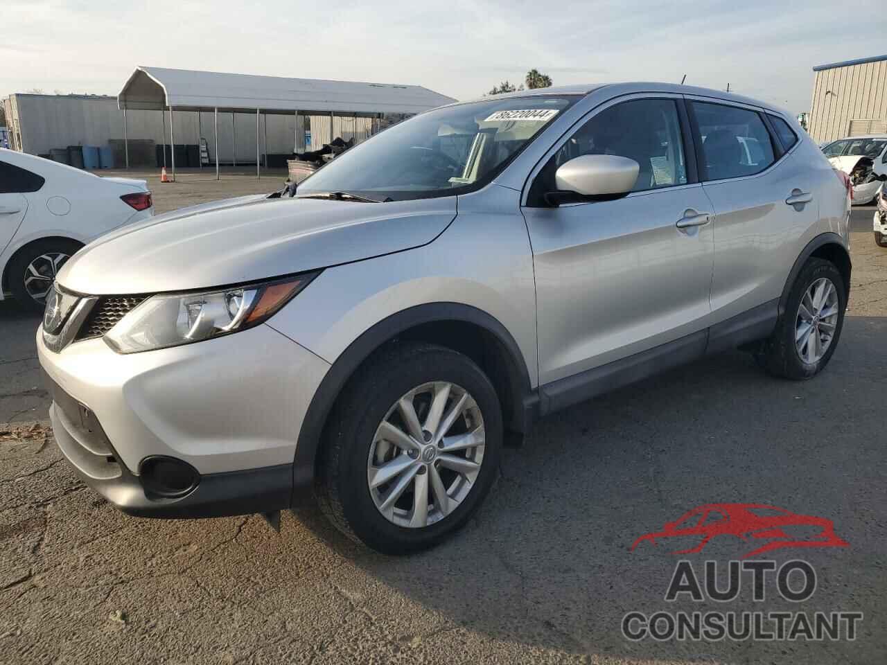 NISSAN ROGUE 2018 - JN1BJ1CP7JW189137