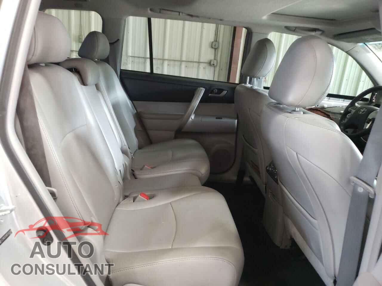 TOYOTA HIGHLANDER 2013 - 5TDBK3EH8DS243304