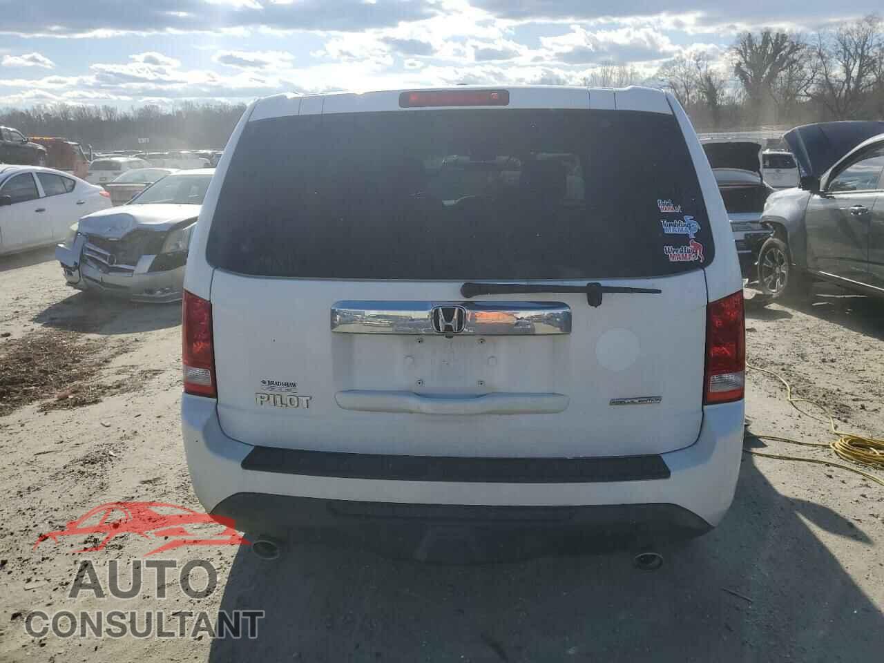 HONDA PILOT 2015 - 5FNYF3H31FB027851