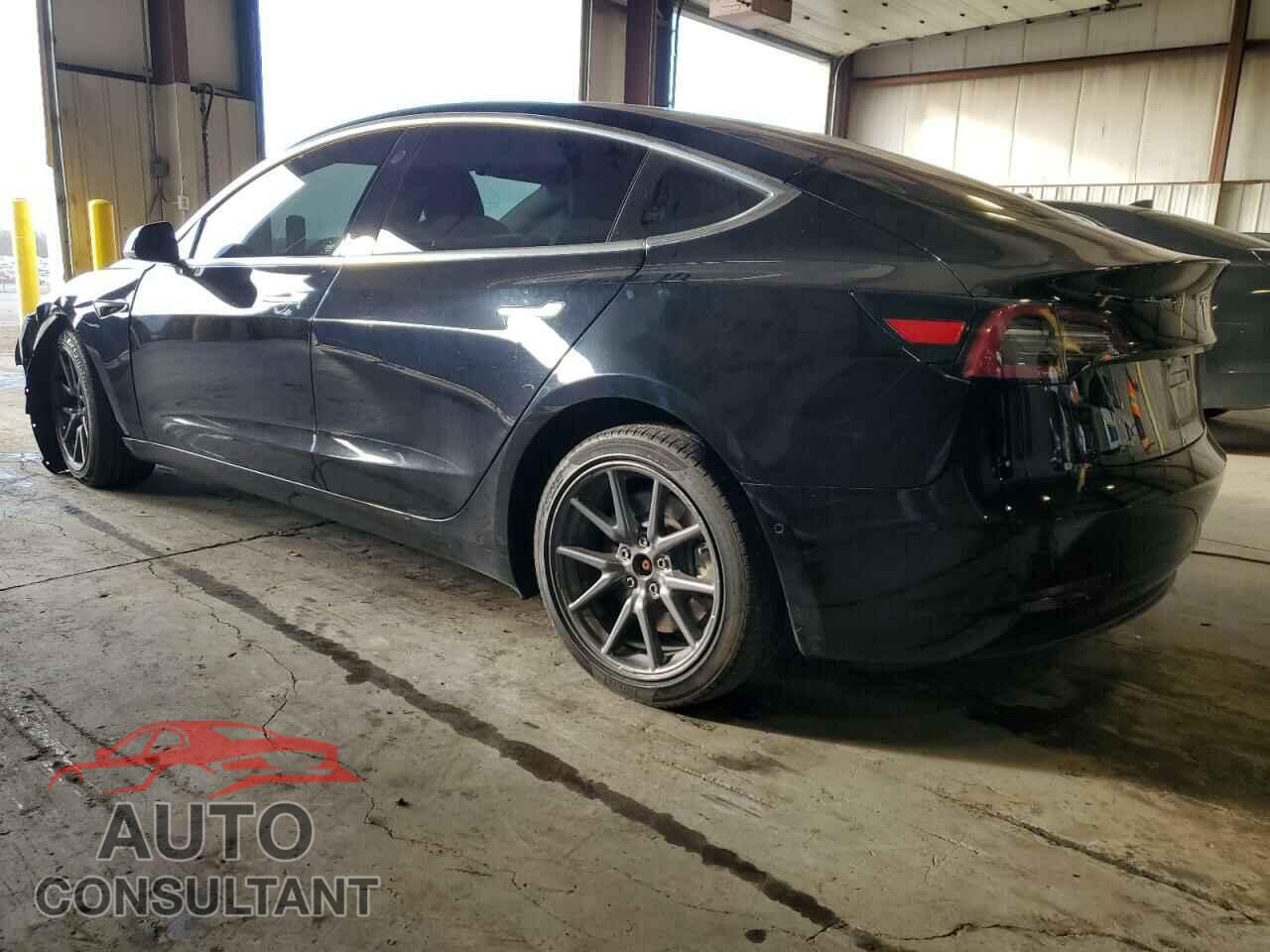 TESLA MODEL 3 2018 - 5YJ3E1EAXJF152375