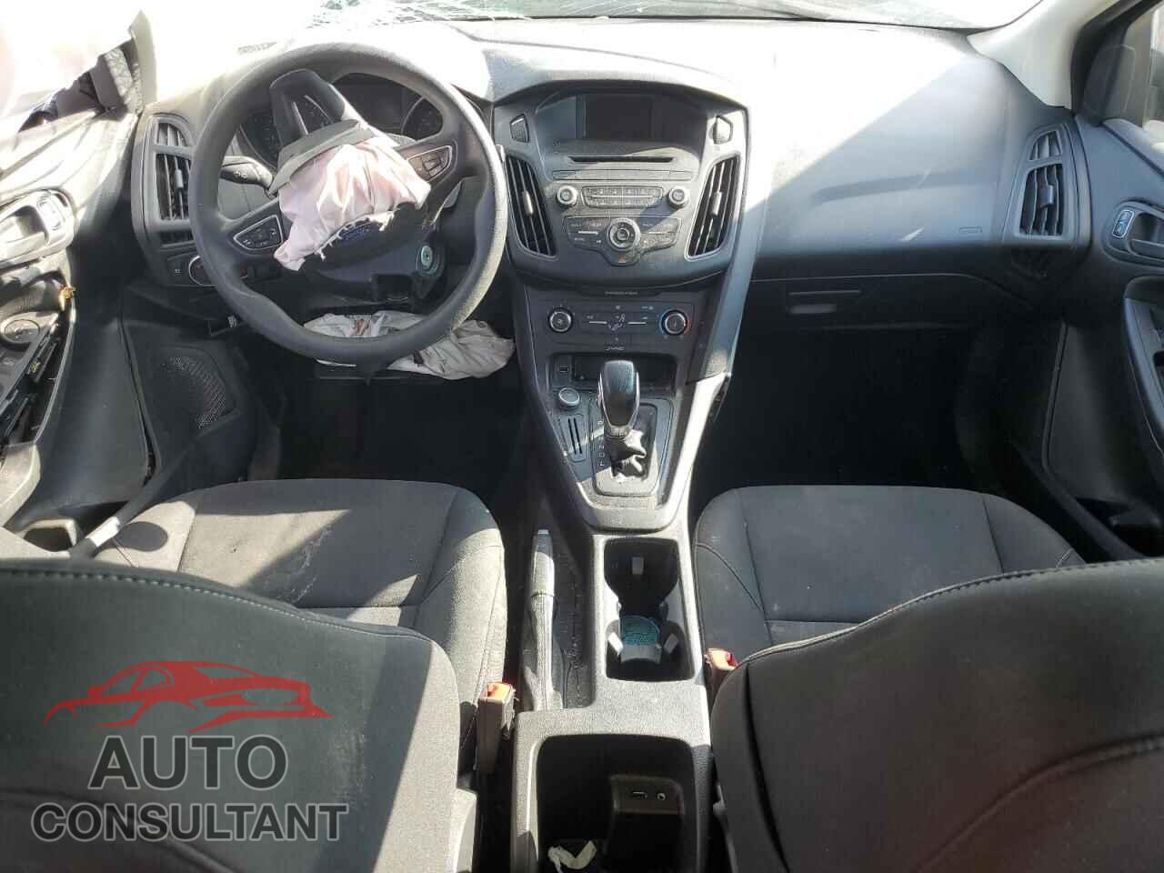 FORD FOCUS 2017 - 1FADP3E28HL336441
