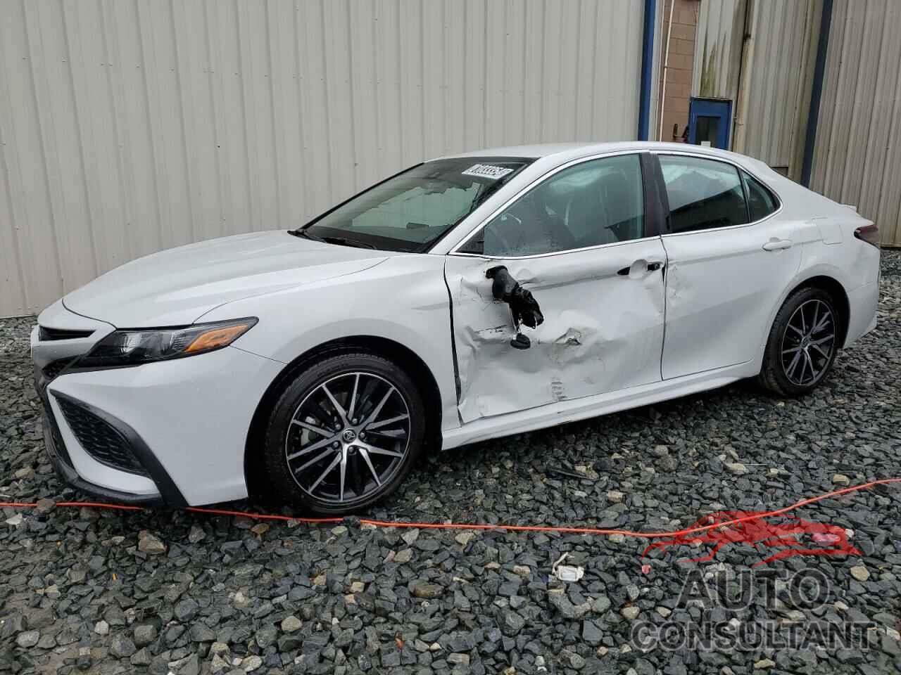 TOYOTA CAMRY 2022 - 4T1G11AK3NU056754