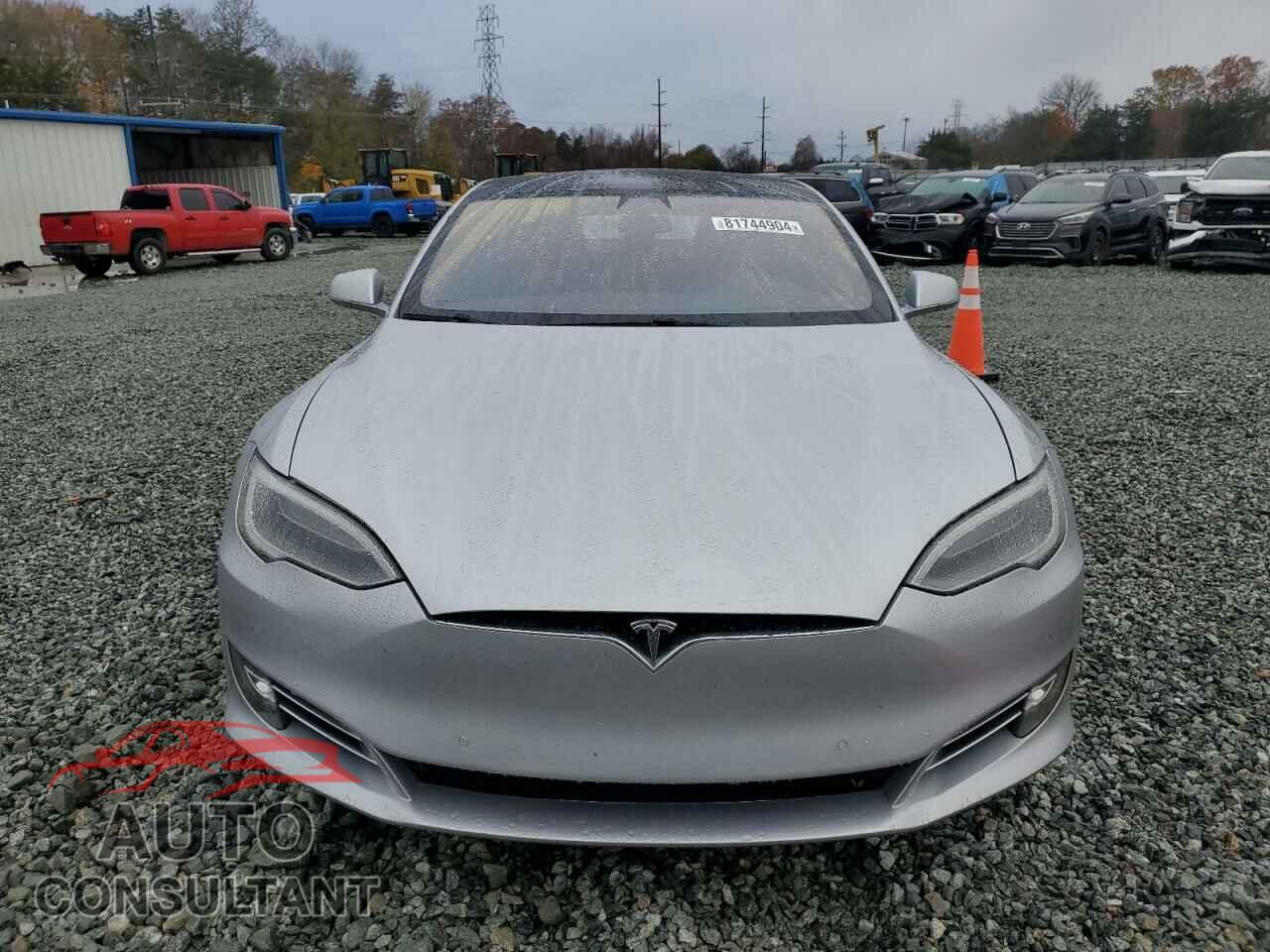 TESLA MODEL S 2018 - 5YJSA1E20JF267681
