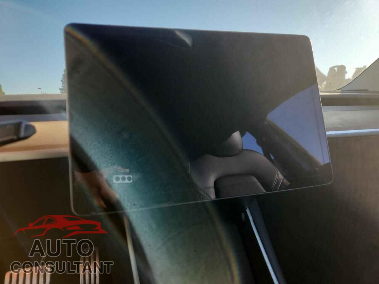TESLA MODEL 3 2019 - 5YJ3E1EB2KF487138