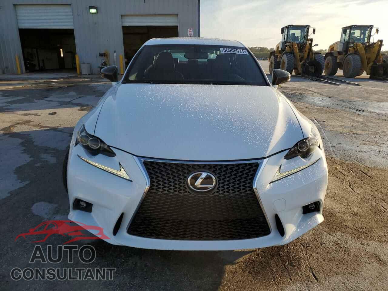 LEXUS IS 2014 - JTHBE1D20E5009334