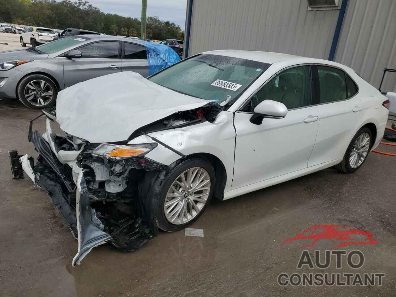 TOYOTA CAMRY 2018 - 4T1B11HK5JU060511