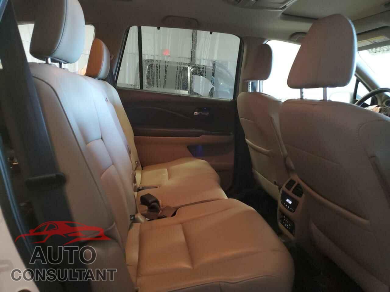 HONDA PILOT 2018 - 5FNYF6H96JB058124