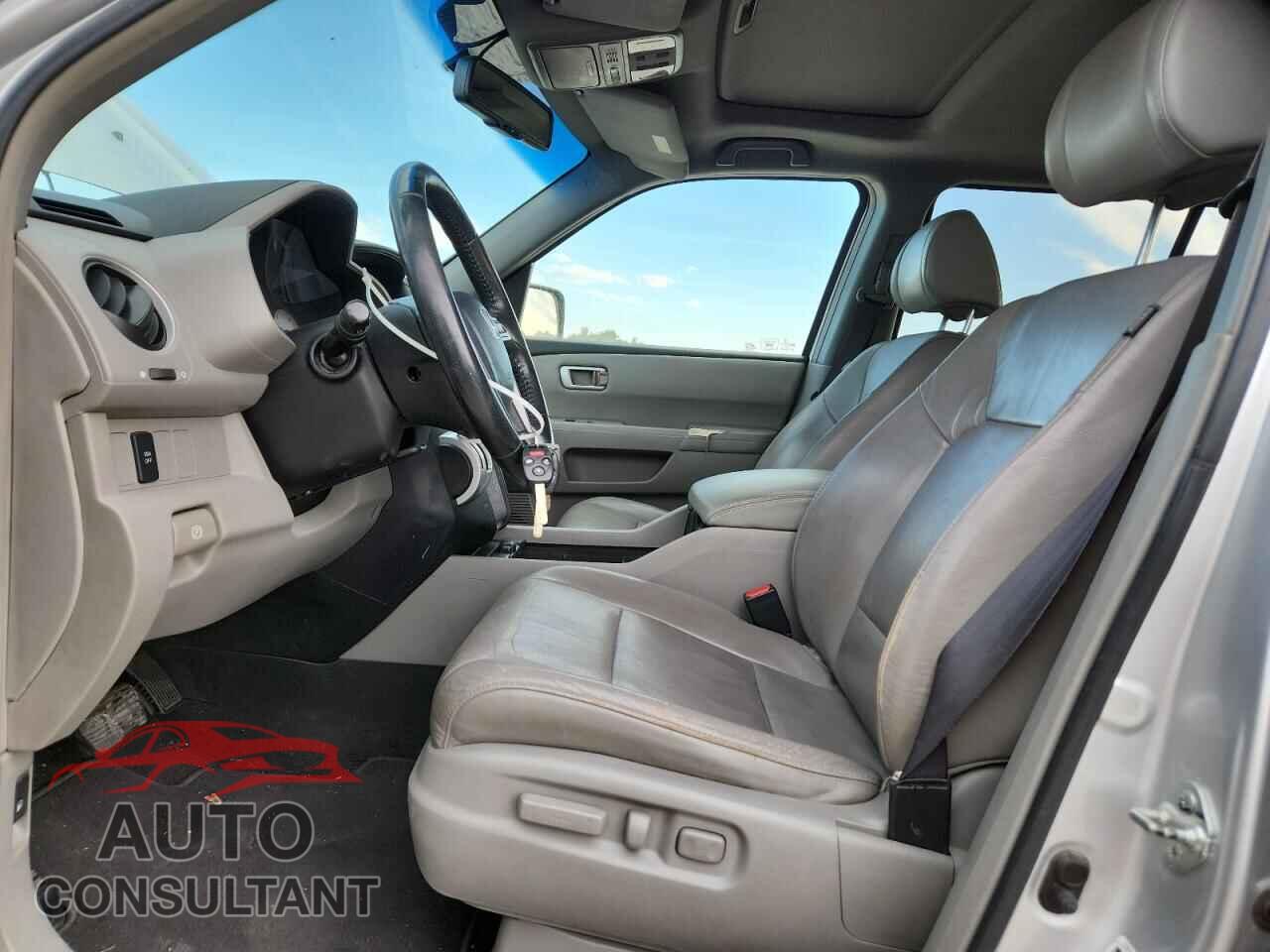 HONDA PILOT 2009 - 5FNYF485X9B030176