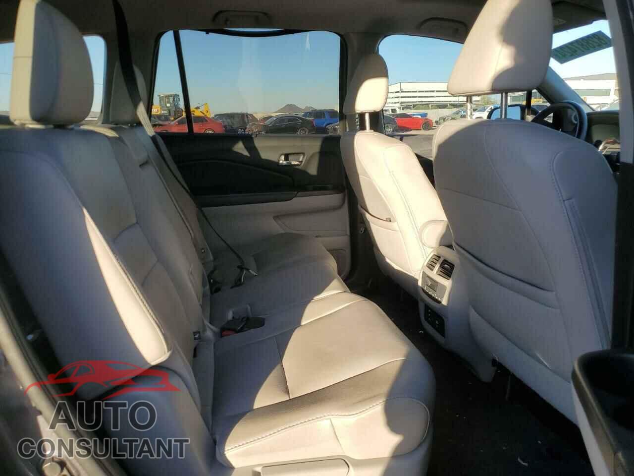 HONDA PILOT 2017 - 5FNYF5H91HB001558