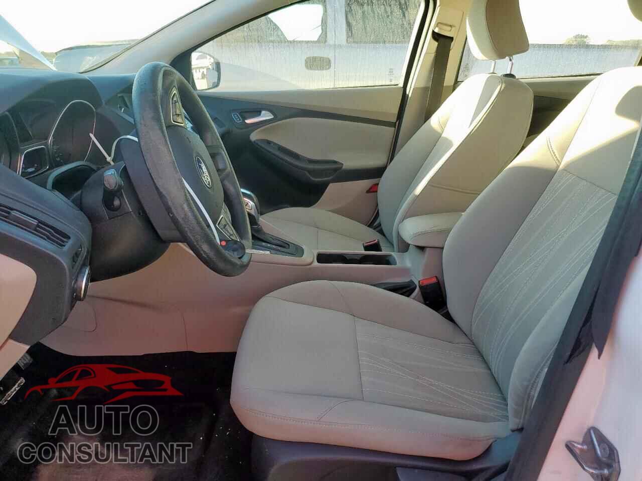 FORD FOCUS 2015 - 1FADP3K21FL240409