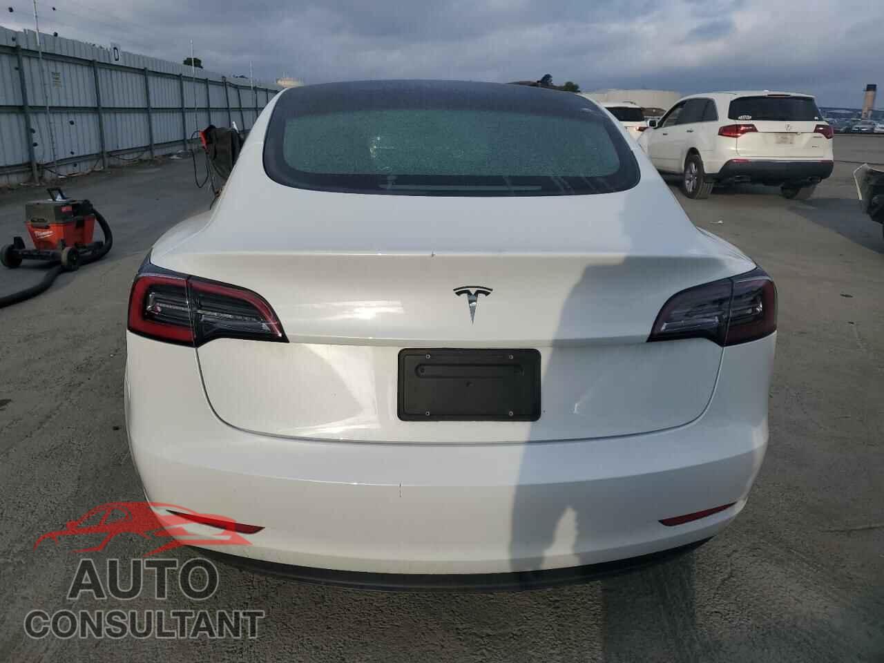 TESLA MODEL 3 2023 - 5YJ3E1EA2PF456843