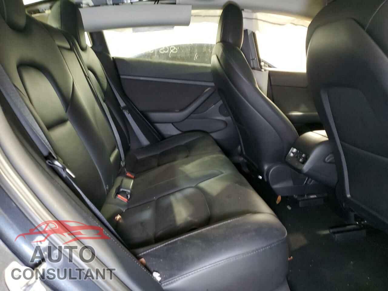 TESLA MODEL 3 2022 - 5YJ3E1EA8NF371759