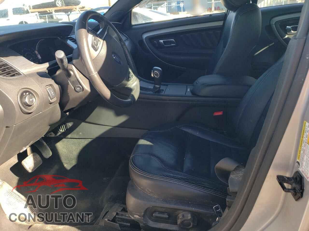 FORD TAURUS 2017 - 1FAHP2E82HG125731