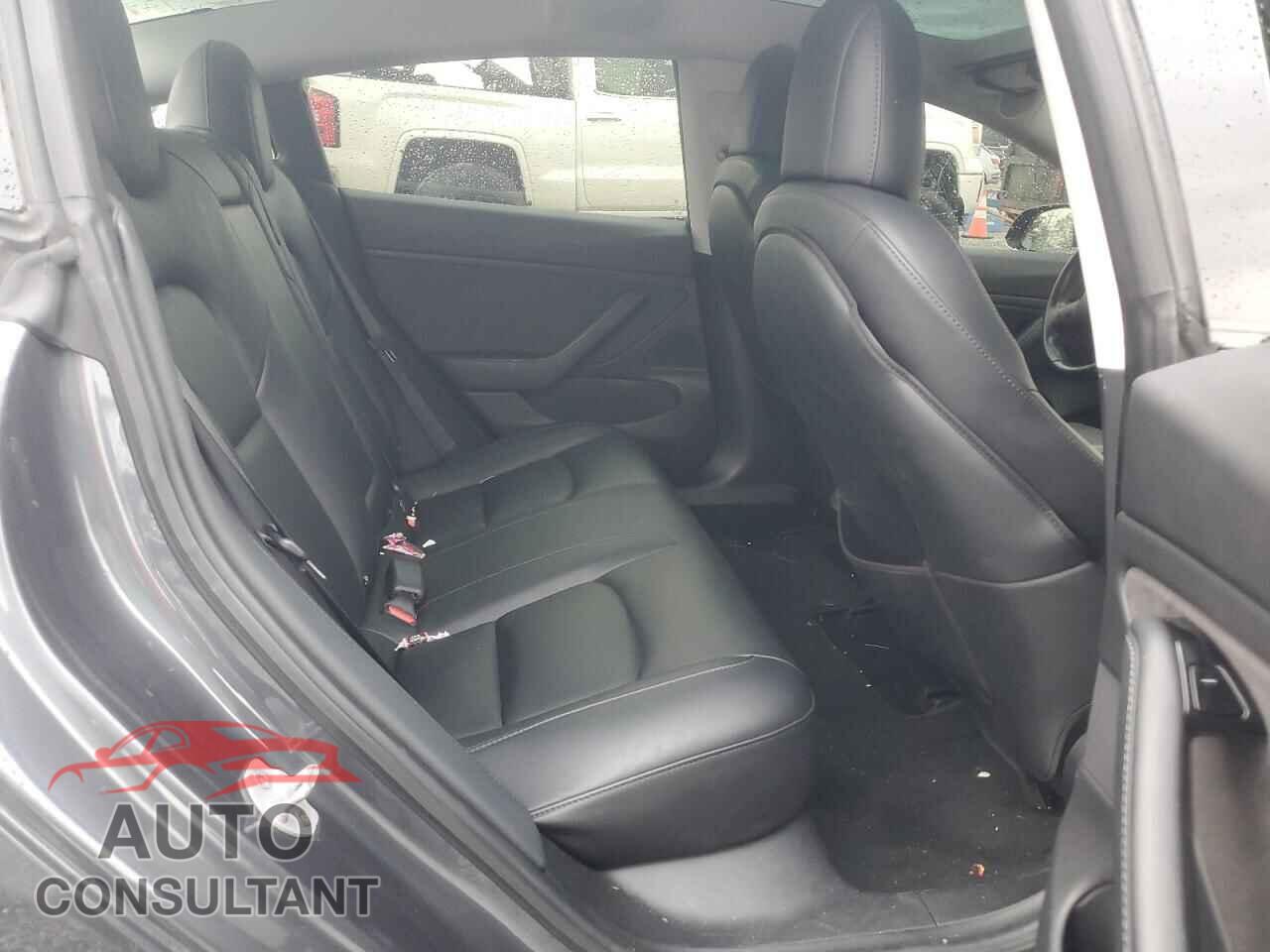 TESLA MODEL 3 2018 - 5YJ3E1EA5JF158536