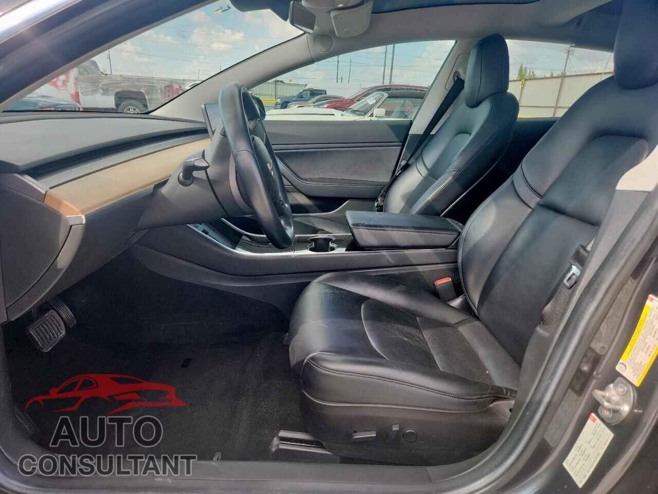 TESLA MODEL 3 2018 - 5YJ3E1EAXJF012097