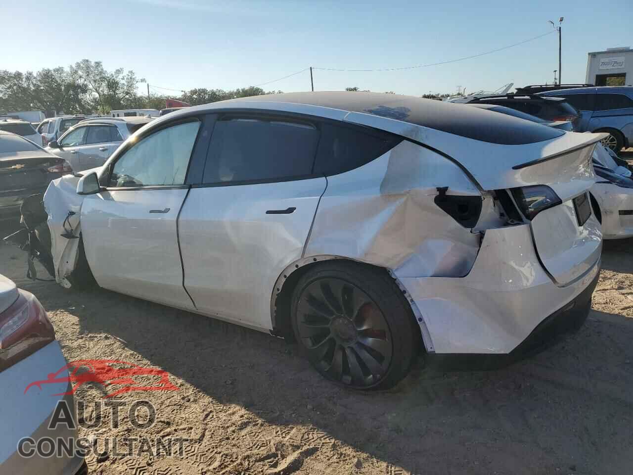 TESLA MODEL Y 2024 - 7SAYGDEF2RA323645