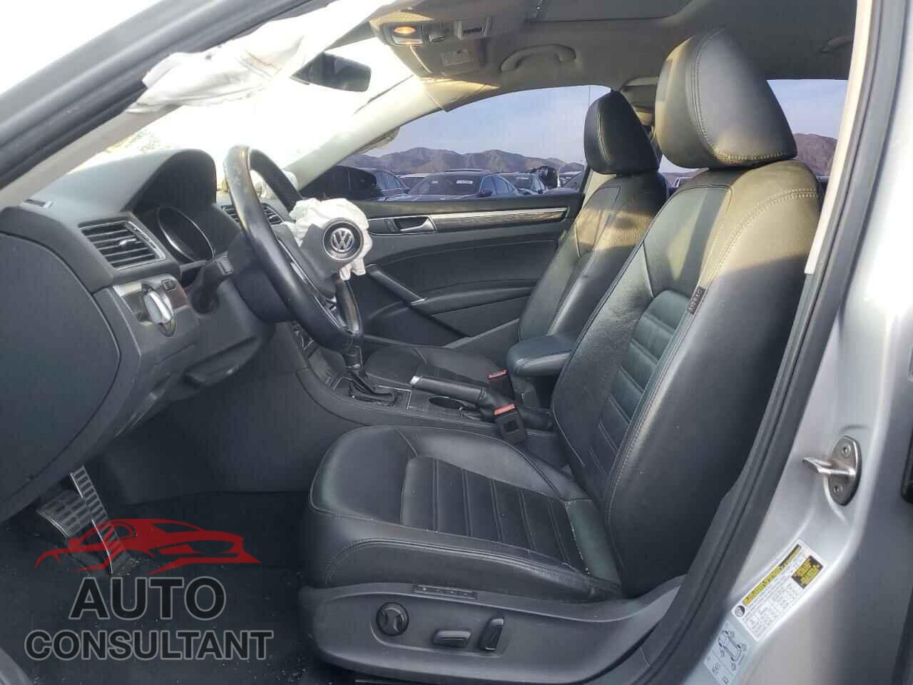 VOLKSWAGEN PASSAT 2018 - 1VWCA7A32JC026804