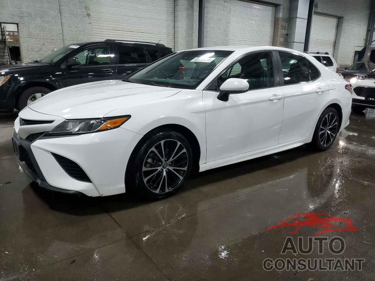 TOYOTA CAMRY 2018 - 4T1B11HK1JU551447