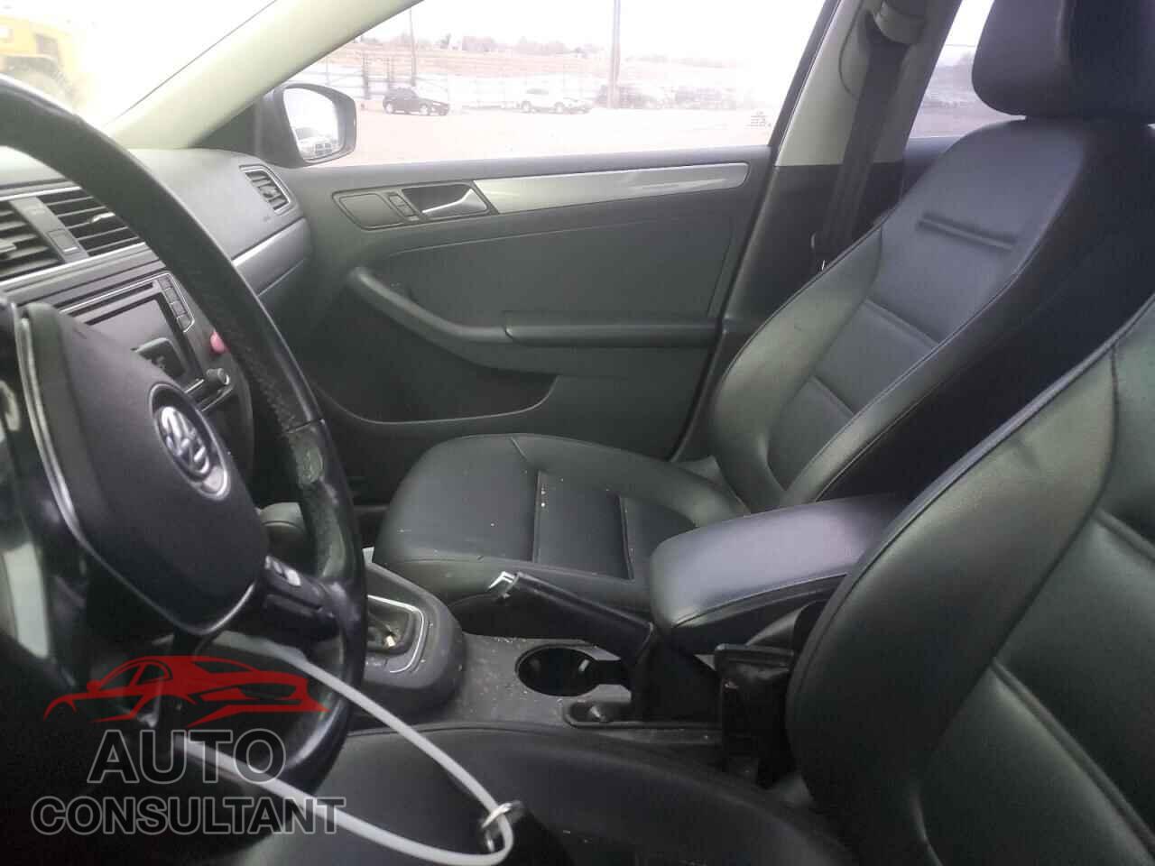 VOLKSWAGEN JETTA 2017 - 3VWDB7AJ8HM205812