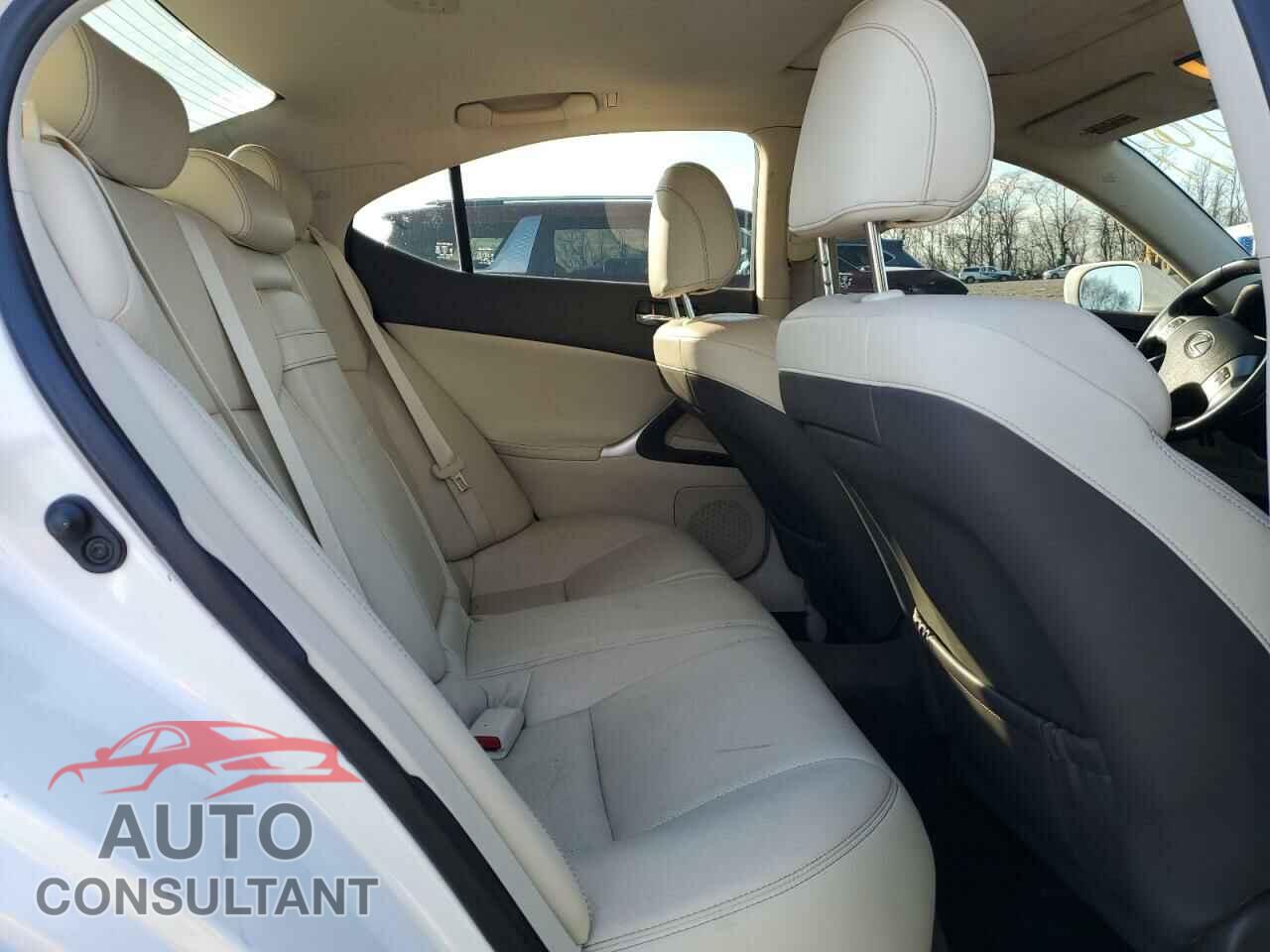 LEXUS IS 2011 - JTHCF5C23B2035417