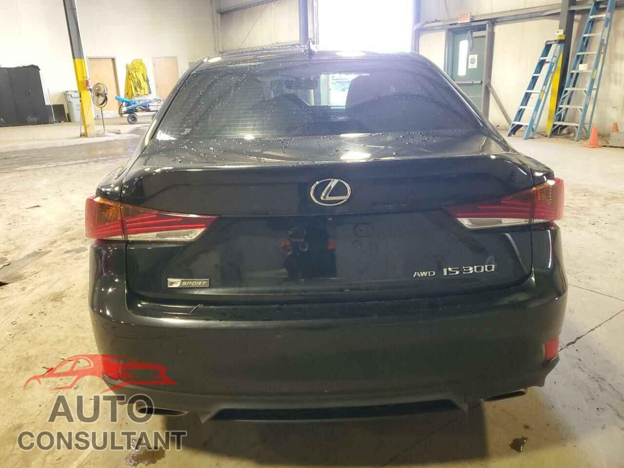 LEXUS IS 2018 - JTHC81D2XJ5031055