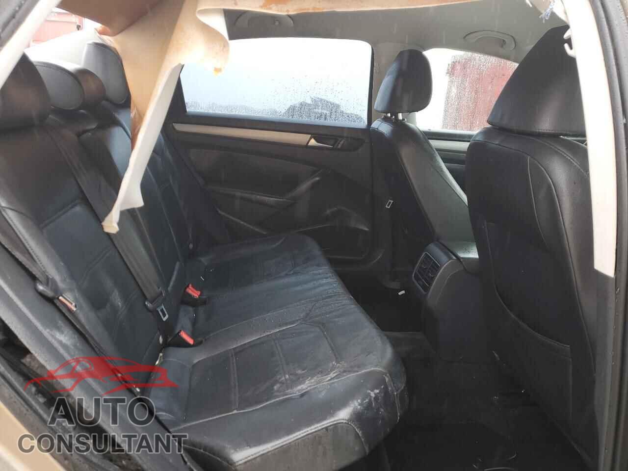 VOLKSWAGEN PASSAT 2015 - 1VWBS7A30FC062328