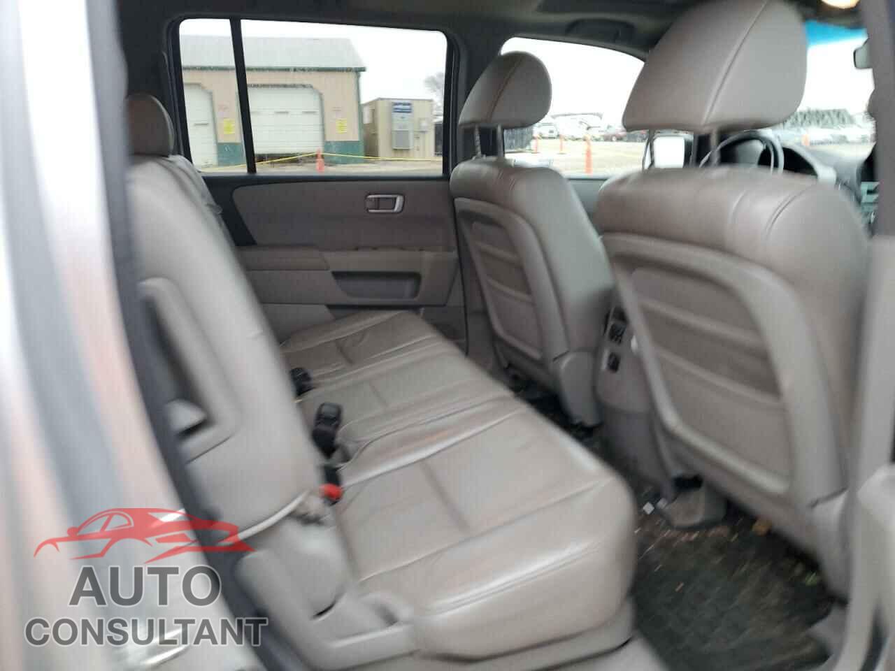 HONDA PILOT 2011 - 5FNYF4H74BB105672